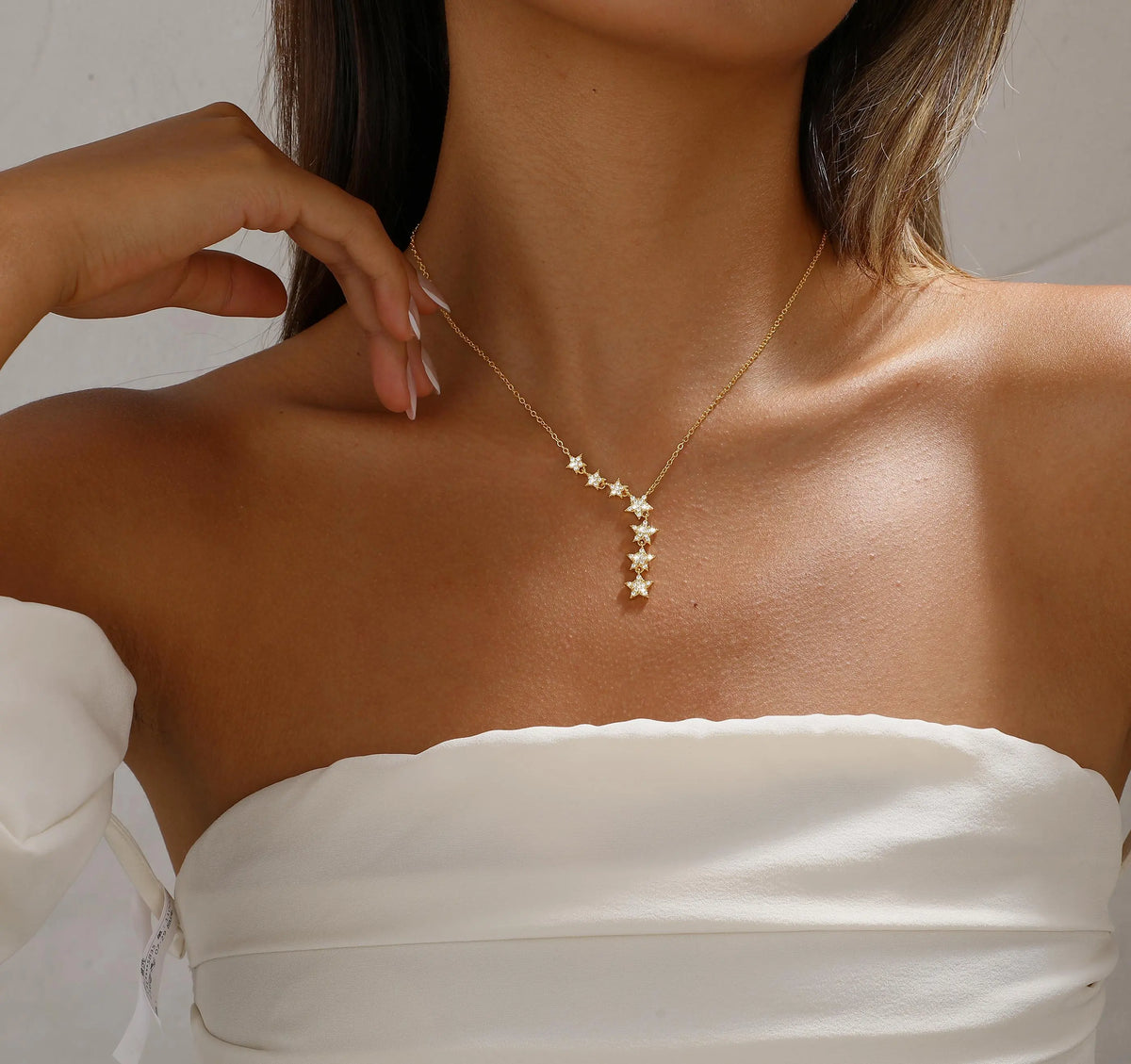 Crystal Dainty Star Necklace for Women 18K Gold Plated Star CZ Charm Statement Y-Necklace Gold/Silver Shining Exquisite Choker Necklace for Women Adjustable Jewelry Gifts